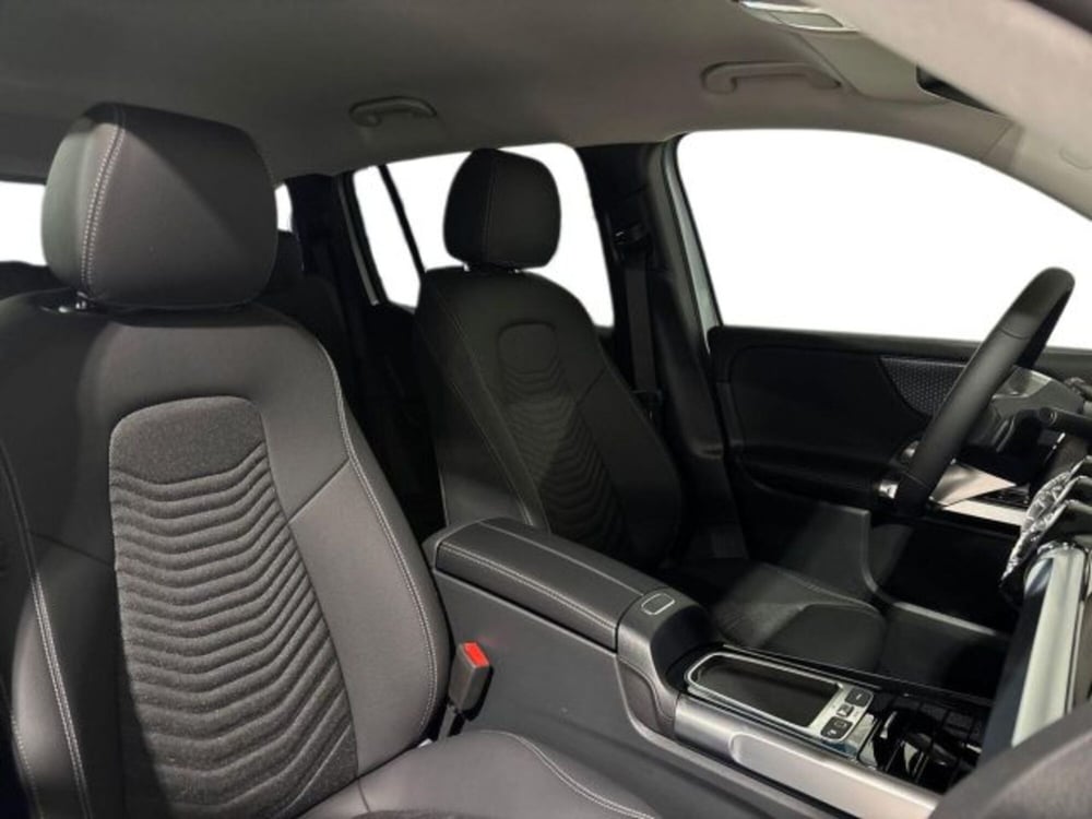 Mercedes-Benz GLB nuova a Bologna (16)