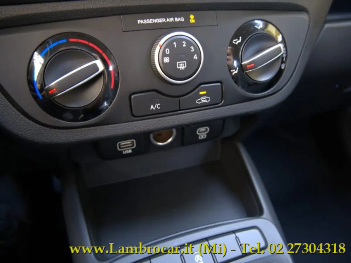 Hyundai i10 nuova a Milano (8)