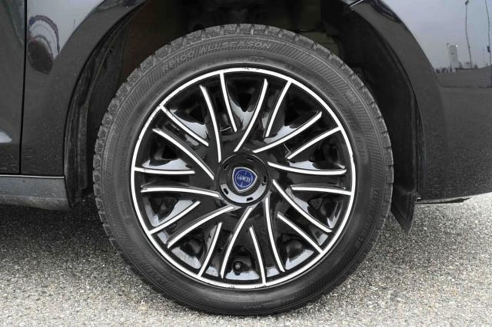 Lancia Ypsilon usata a Torino (10)