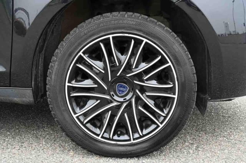 Lancia Ypsilon usata a Torino (10)