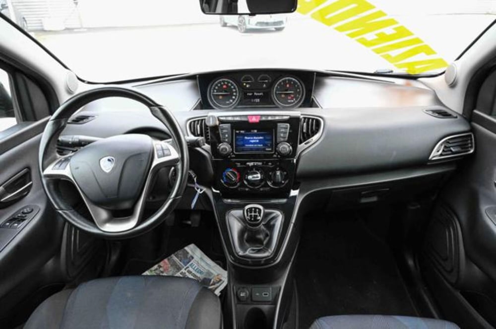 Lancia Ypsilon usata a Torino (11)