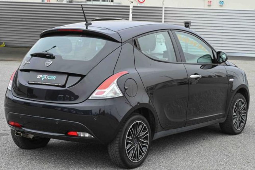 Lancia Ypsilon usata a Torino (5)
