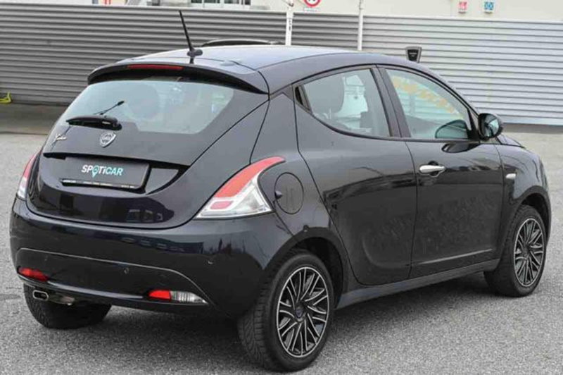 Lancia Ypsilon usata a Torino (5)