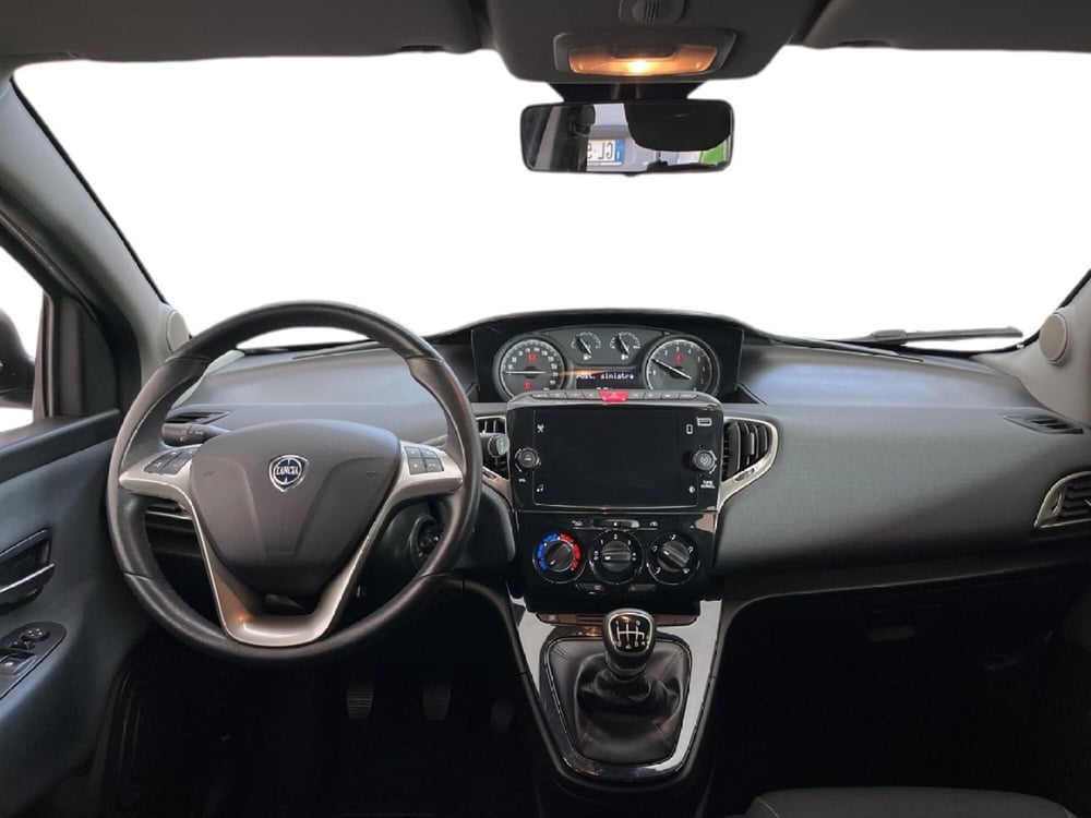 Lancia Ypsilon usata a Torino (10)