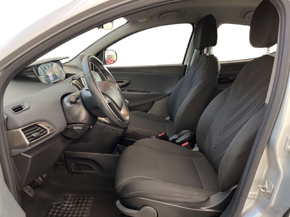 Lancia Ypsilon usata a Torino (9)