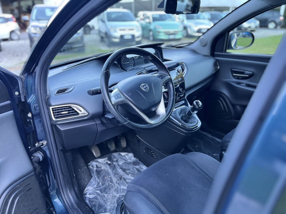 Lancia Ypsilon usata a La Spezia (11)