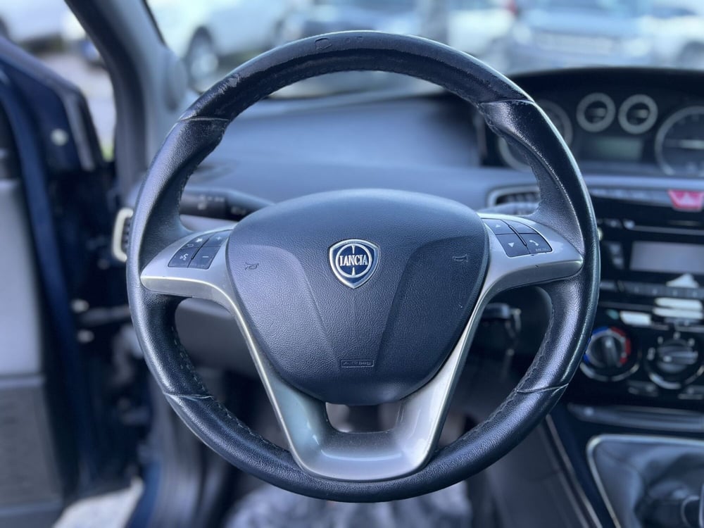 Lancia Ypsilon usata a La Spezia (12)