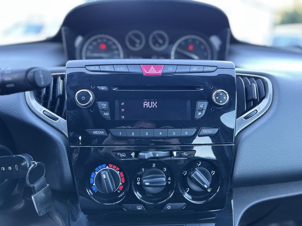 Lancia Ypsilon usata a La Spezia (13)
