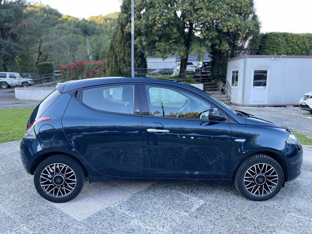 Lancia Ypsilon usata a La Spezia (8)
