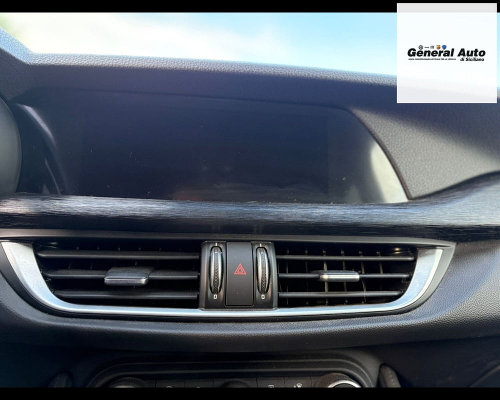 Alfa Romeo Stelvio usata a Lucca (14)