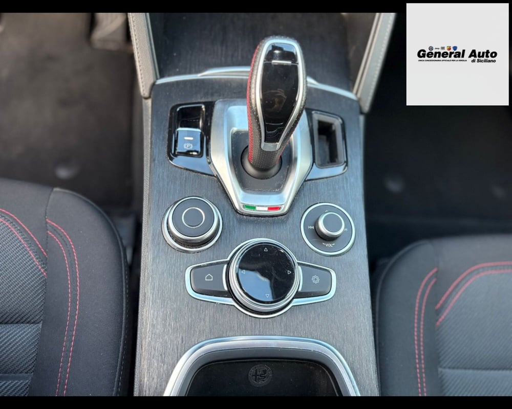 Alfa Romeo Stelvio usata a Lucca (15)