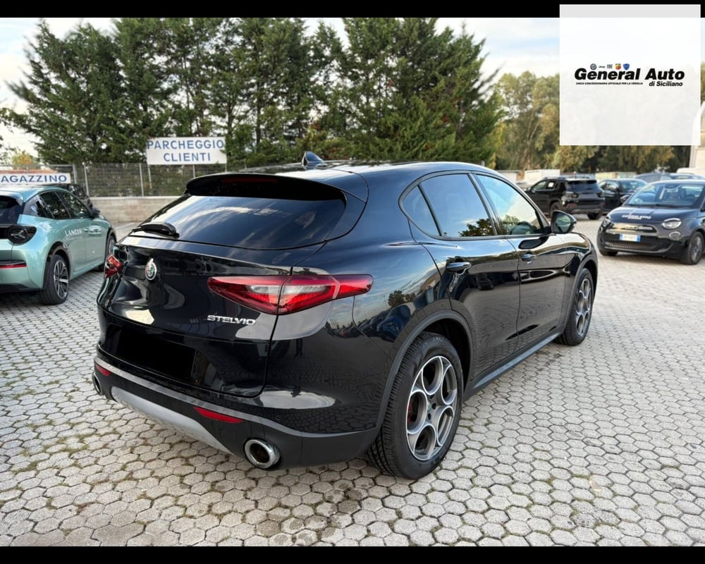 Alfa Romeo Stelvio usata a Lucca (8)