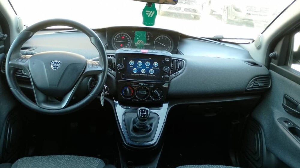 Lancia Ypsilon usata a Salerno (5)