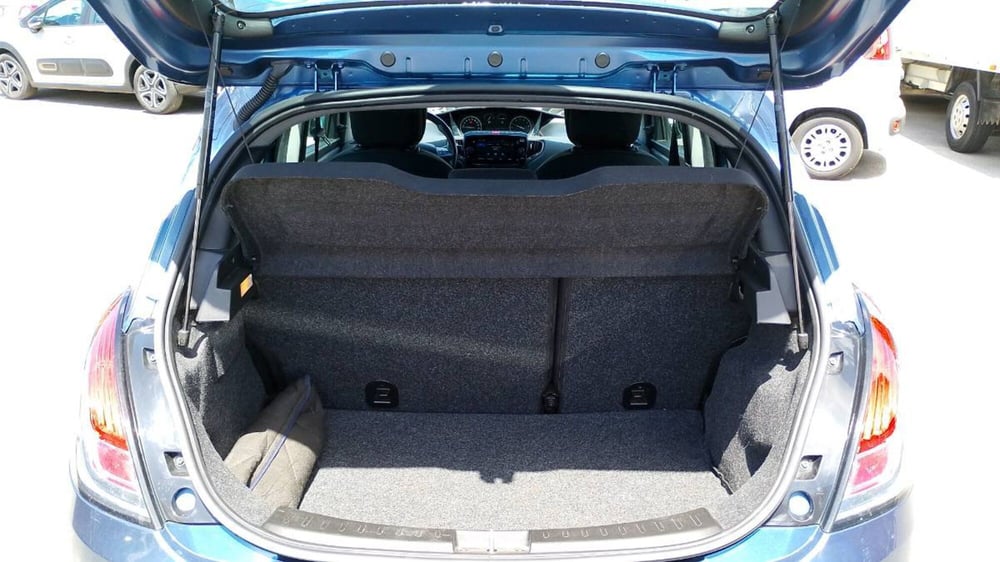 Lancia Ypsilon usata a Salerno (11)