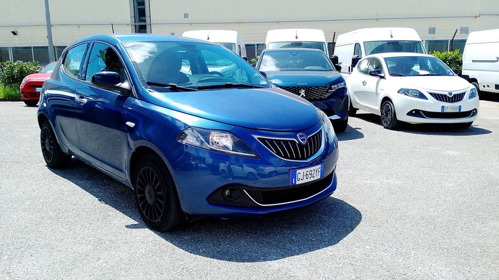 Lancia Ypsilon usata a Salerno (2)