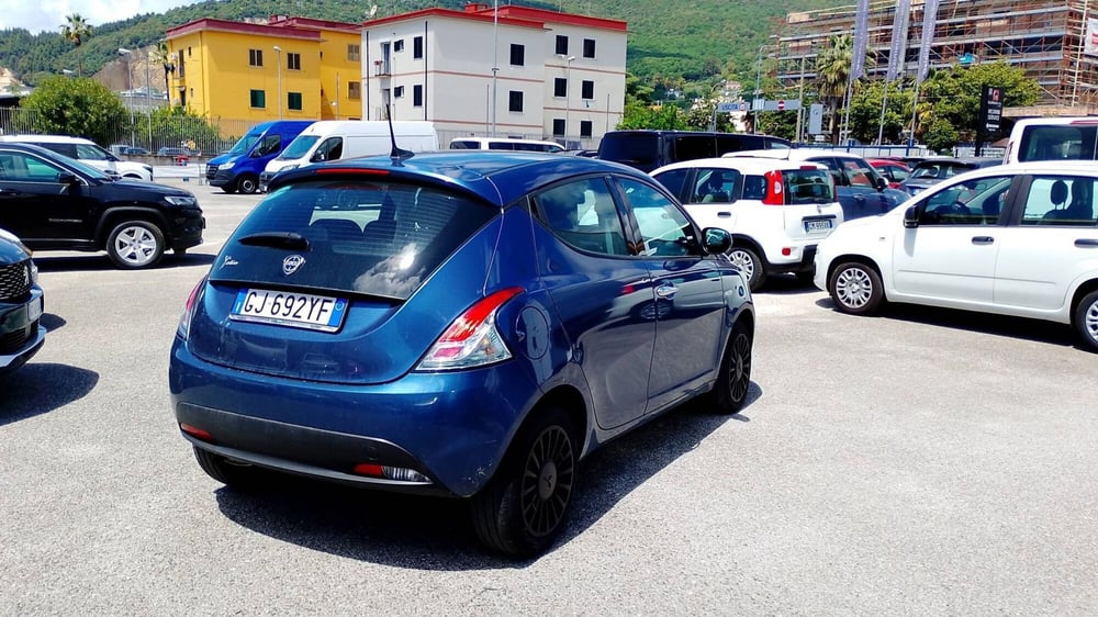Lancia Ypsilon usata a Salerno (3)