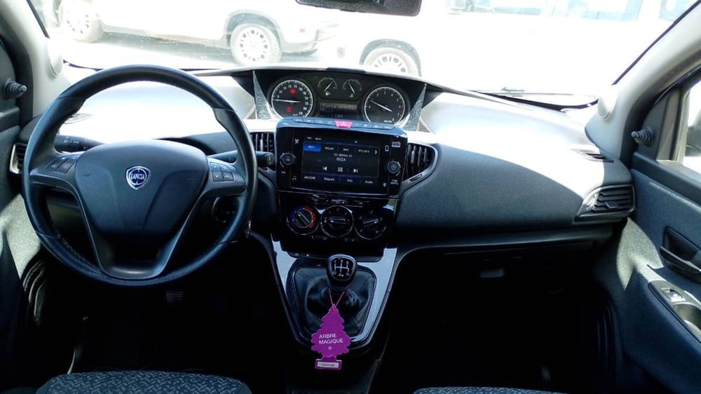 Lancia Ypsilon usata a Salerno (5)