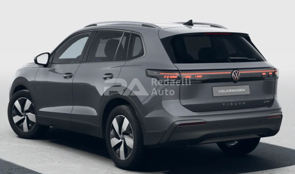 Volkswagen Tiguan nuova a Lecco (3)
