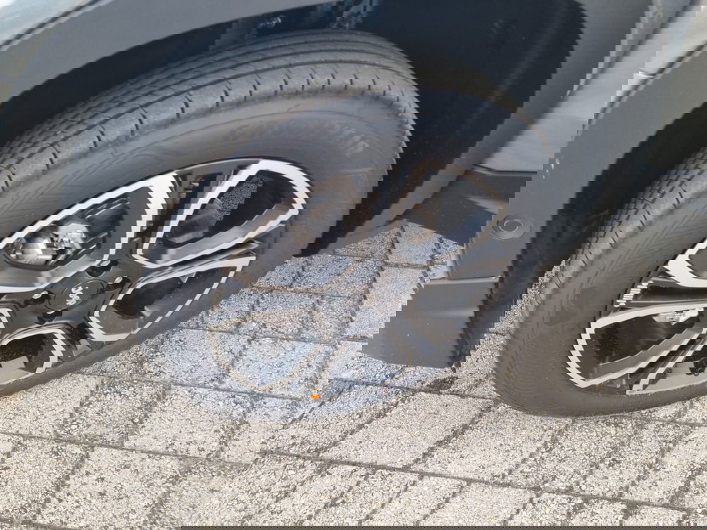 Jeep Avenger nuova a Lucca (15)