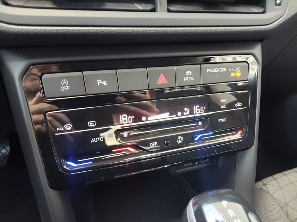 Volkswagen T-Cross usata a Modena (10)