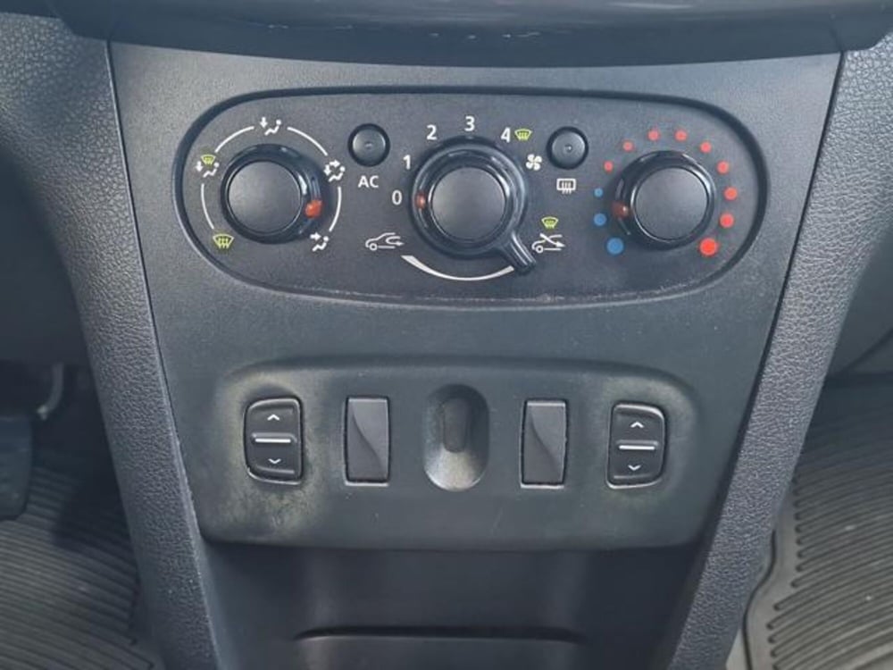 Dacia Sandero usata a Salerno (18)