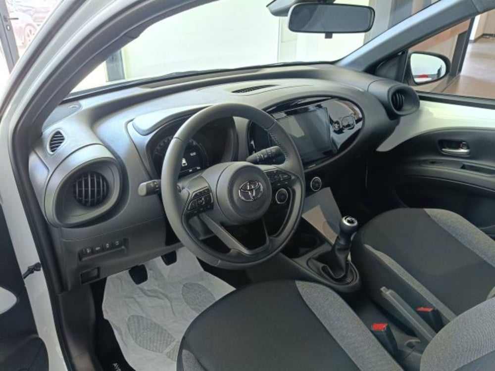 Toyota Aygo X nuova a Teramo (7)