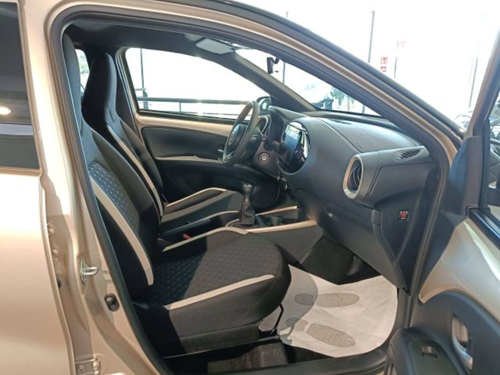 Toyota Aygo X nuova a Teramo (11)