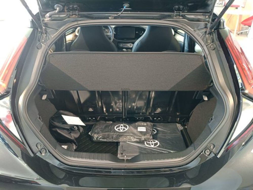 Toyota Aygo X nuova a Teramo (13)