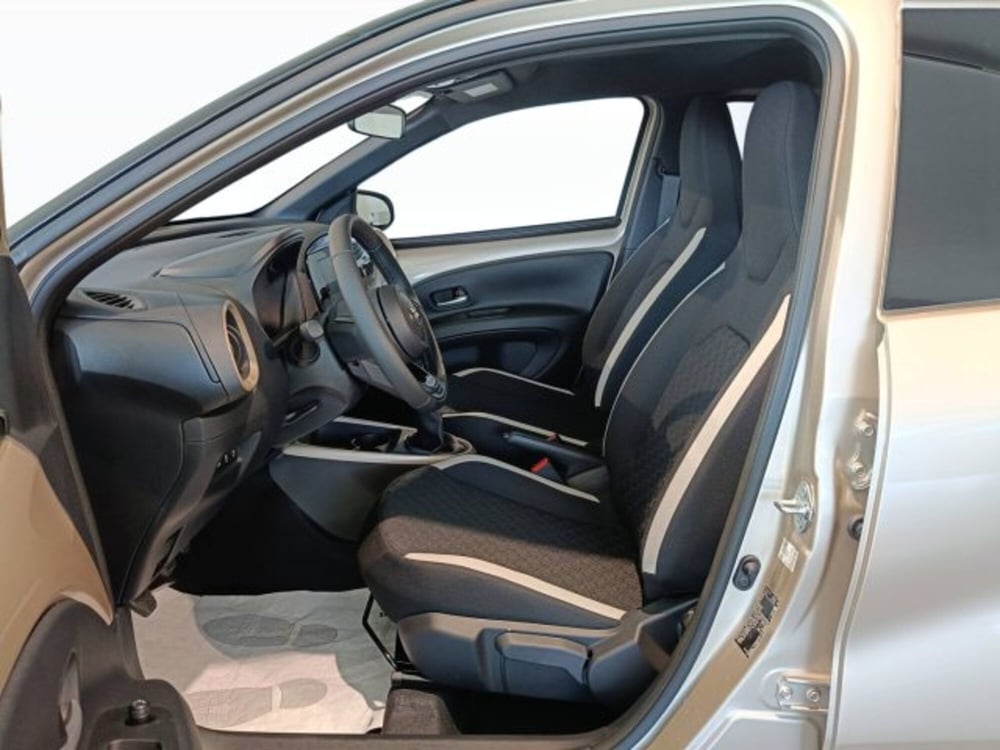 Toyota Aygo X nuova a Teramo (8)