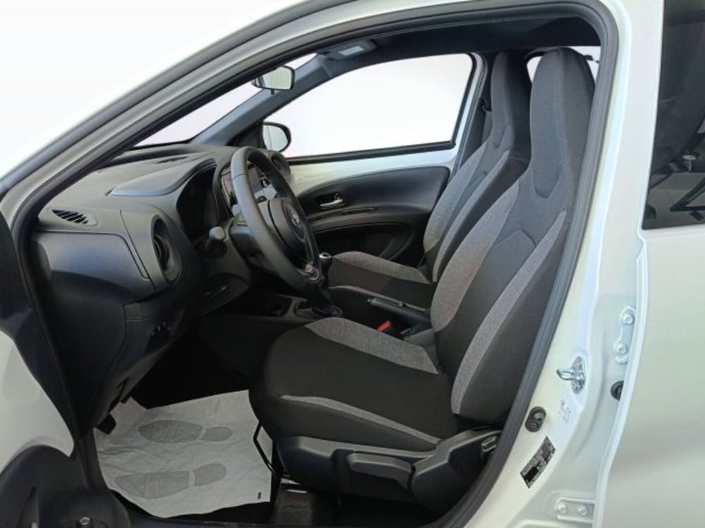 Toyota Aygo X nuova a Teramo (8)