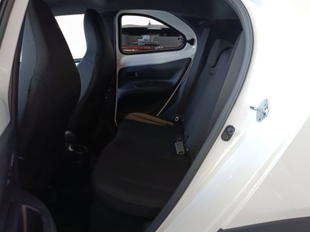 Toyota Aygo X nuova a Teramo (9)