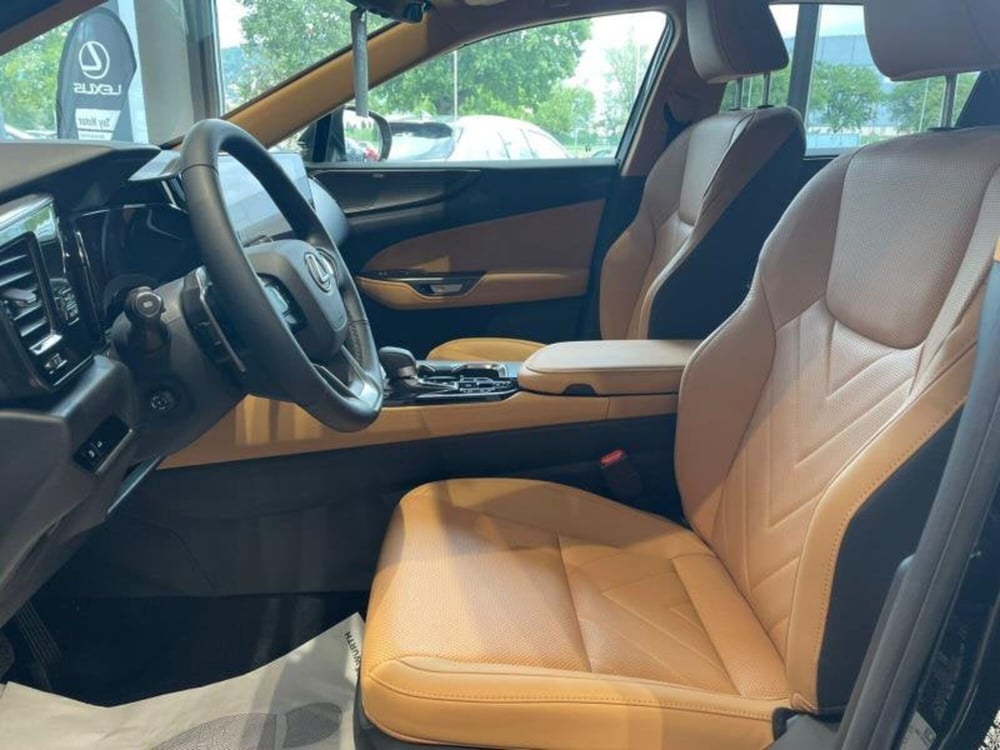 Lexus NX nuova a Perugia (13)