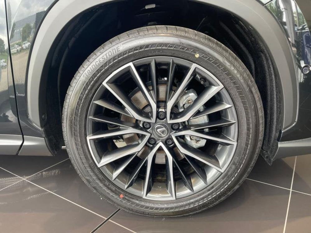 Lexus NX nuova a Perugia (7)