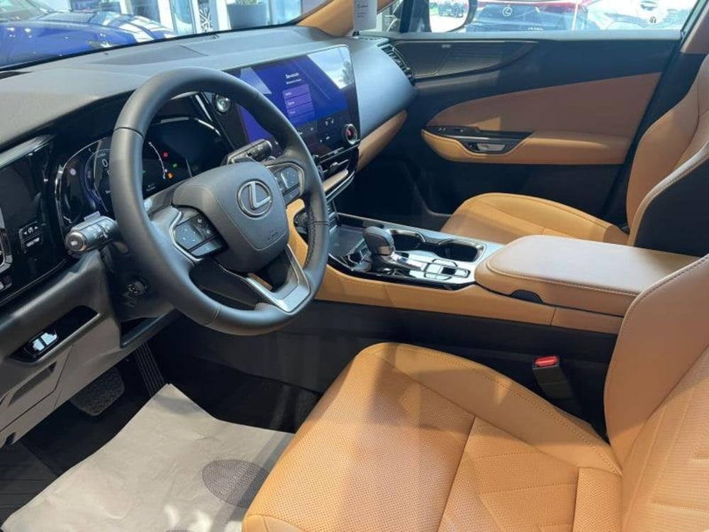 Lexus NX nuova a Perugia (8)