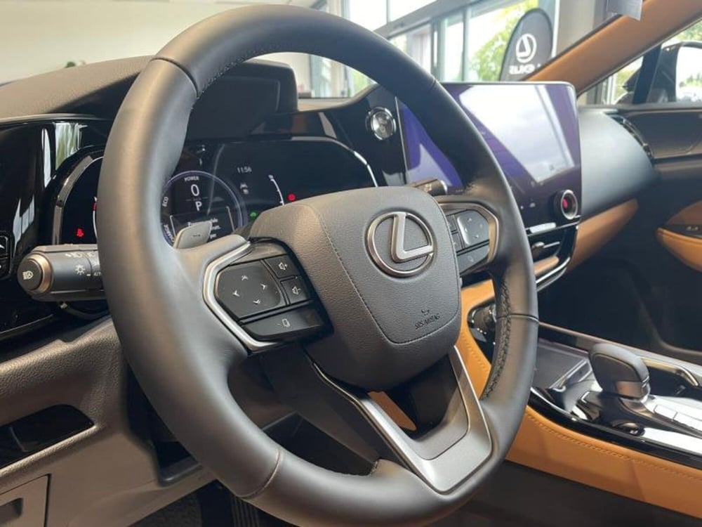 Lexus NX nuova a Perugia (9)