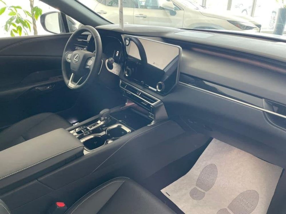 Lexus RX nuova a Perugia (13)