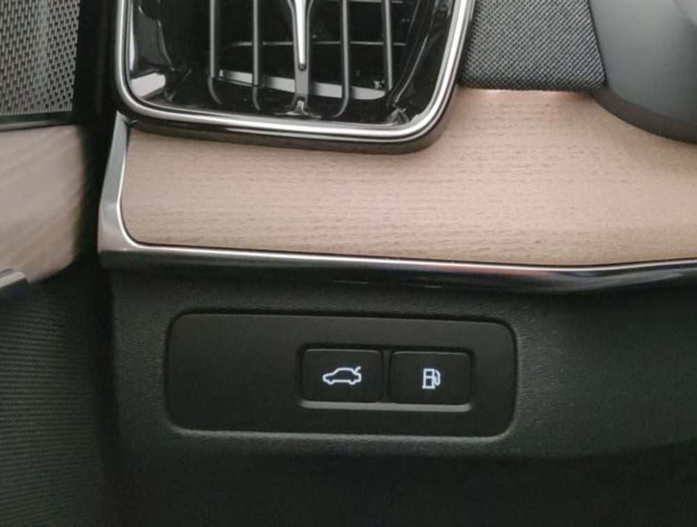 Volvo XC90 nuova a Modena (15)
