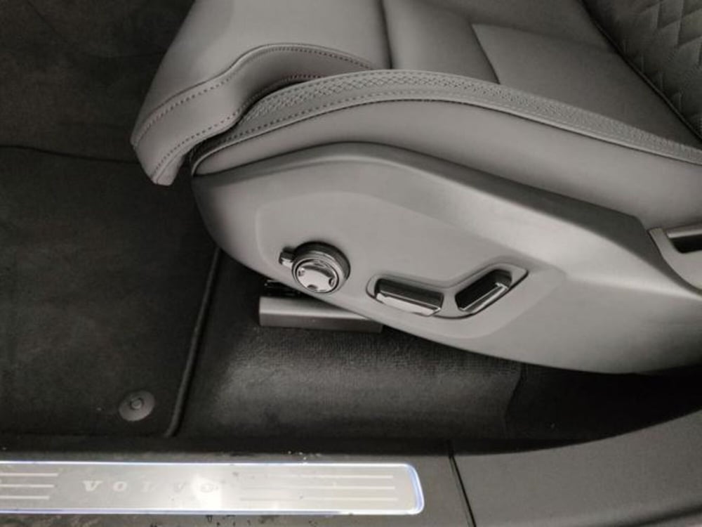 Volvo XC90 nuova a Modena (16)