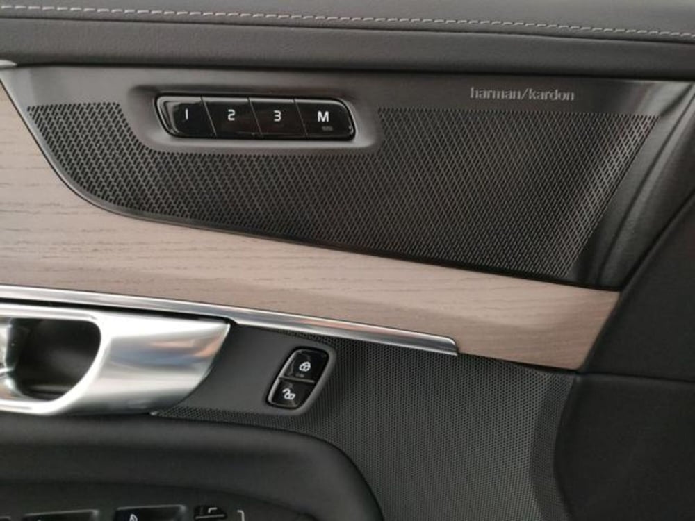 Volvo XC90 nuova a Modena (13)