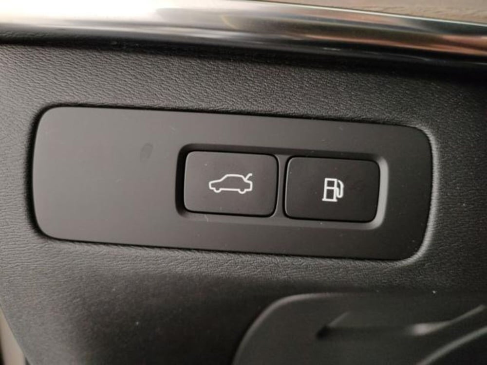 Volvo XC90 nuova a Modena (15)