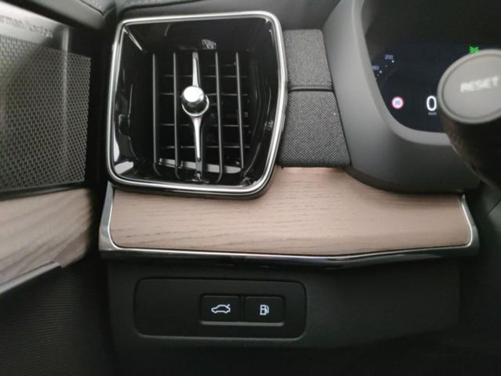 Volvo XC90 nuova a Modena (15)