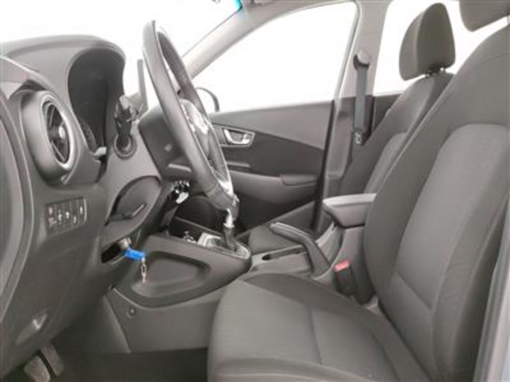 Hyundai Kona usata a Bari (13)