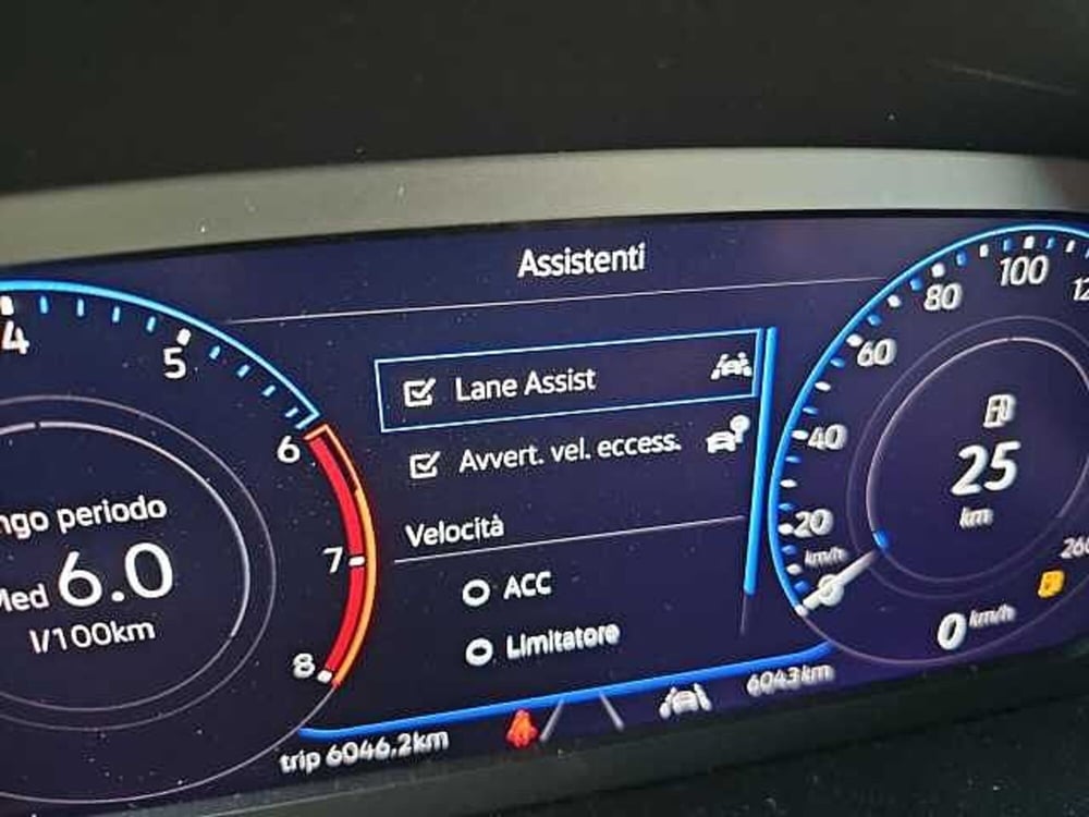 Volkswagen T-Roc usata a Lecco (19)