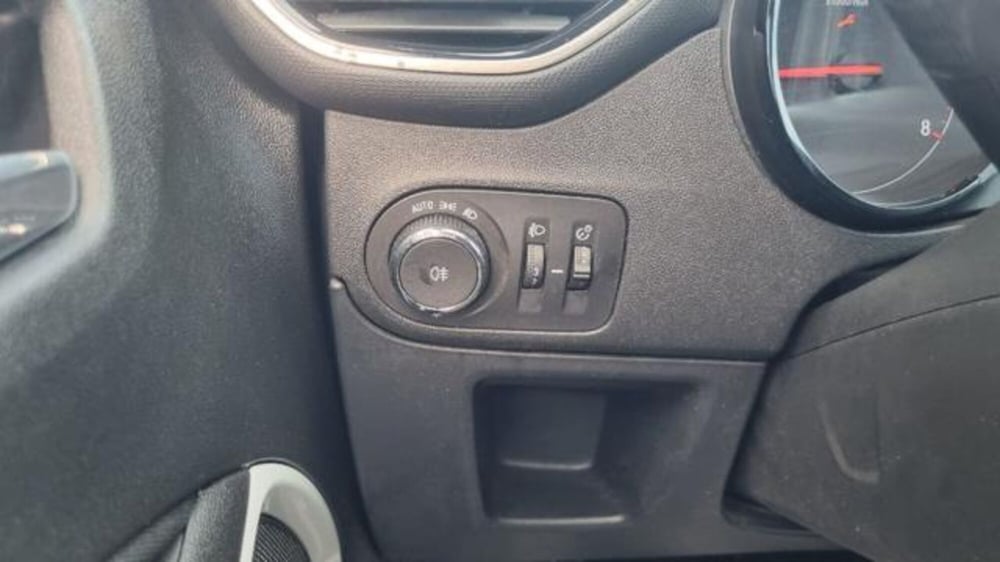 Opel Crossland usata a Savona (11)