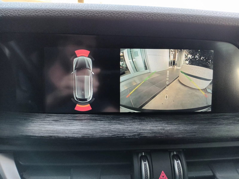 Alfa Romeo Stelvio usata a Bari (15)