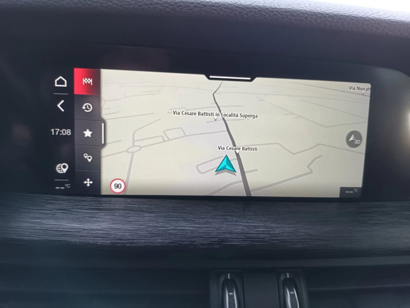 Alfa Romeo Stelvio usata a Bari (16)