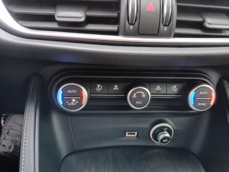 Alfa Romeo Stelvio usata a Bari (17)