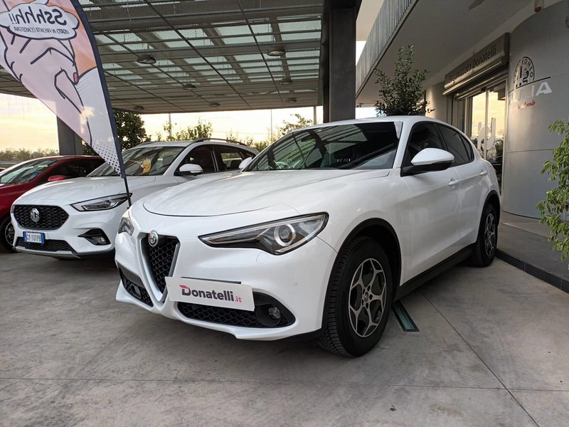 Alfa Romeo Stelvio usata a Bari (4)