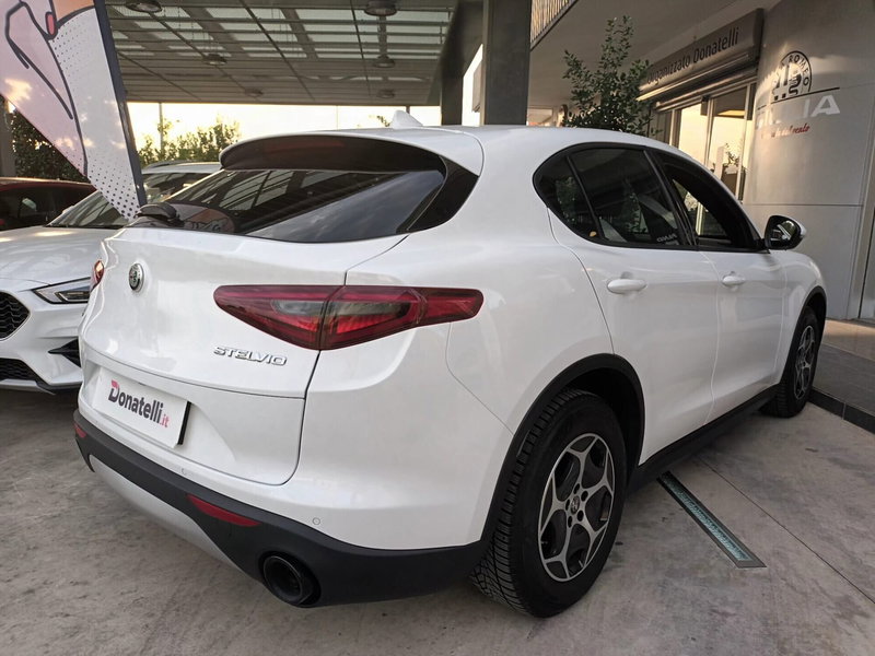 Alfa Romeo Stelvio usata a Bari (6)