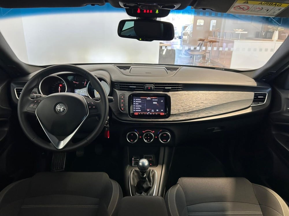 Alfa Romeo Giulietta usata a Napoli (4)
